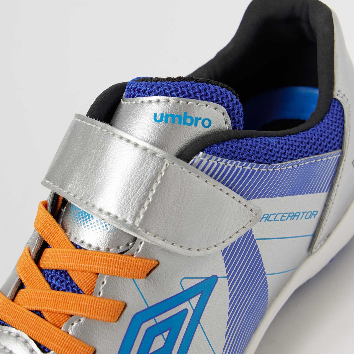 26fw アンブロ UMBRO UF5FCST3J アクセレイター SB JR WIDE +GAINA ジュニア トレーニングシューズ シルバー